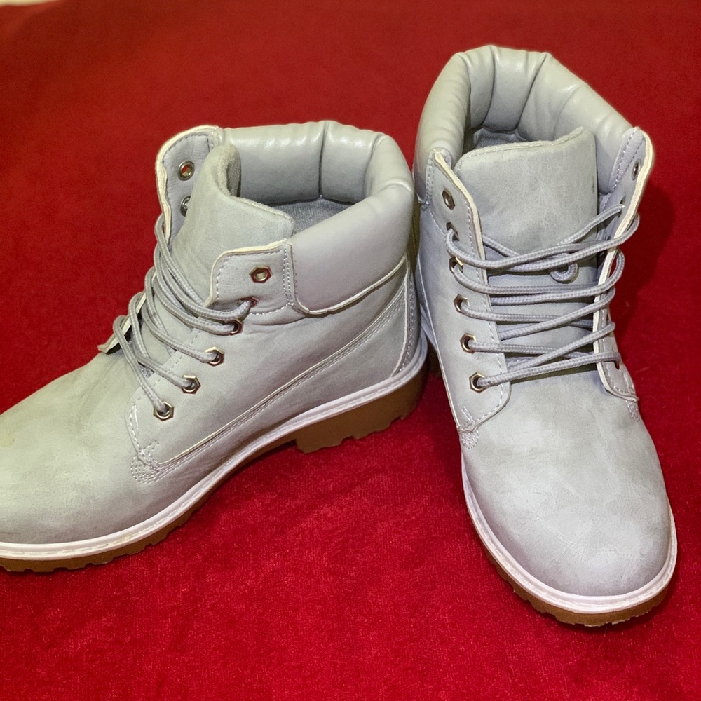 BM Collection Shoes - Picture 2 of 3